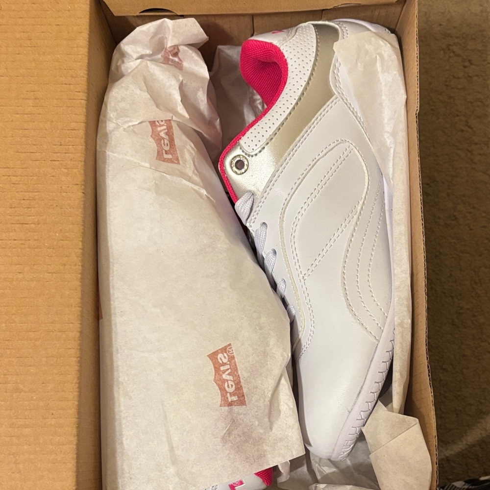 Levi's White and Pink Sneakers for Women